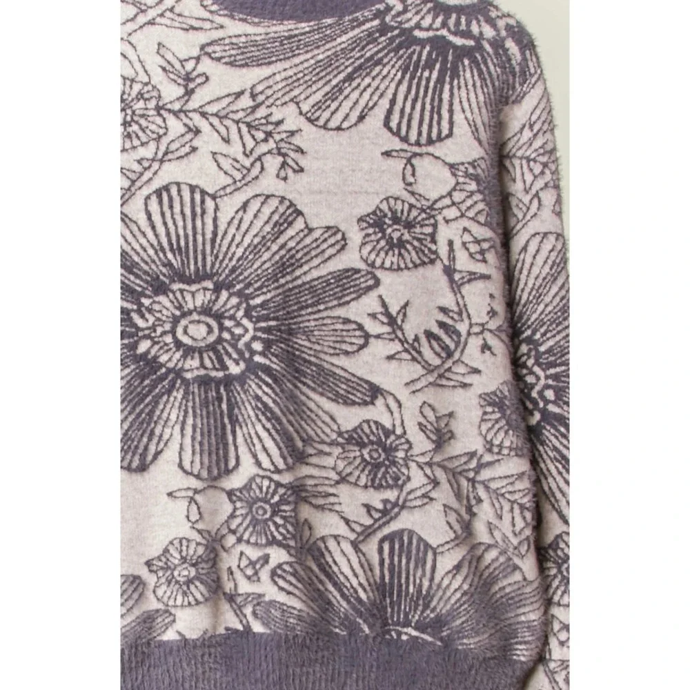 101 Mello Soft Gray Floral Crew Neck Sweater - Medium - PTP 24 - BB1